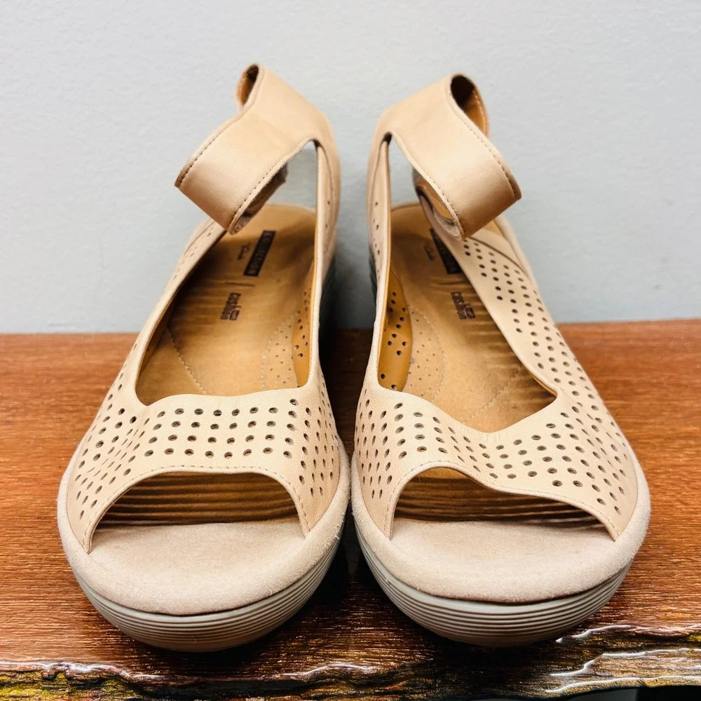 Clarks Collection Women Tan Perforated Leather Wedge Sandals Ankle Strap Size 10
